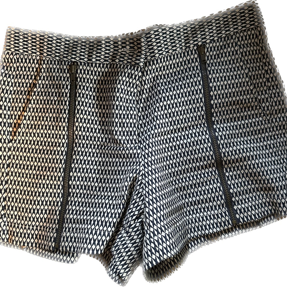 Waverley, grey shorts